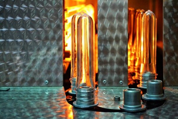 Le guide complet des processus hot end dans la fabrication du verre